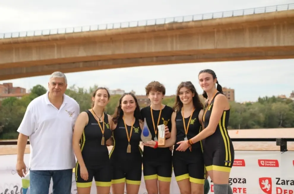 Tripulaciones femeninas en el XXXVII Trofeo Ibercaja-Ciudad de Zaragoza 2023 de yolas en el río Ebro
