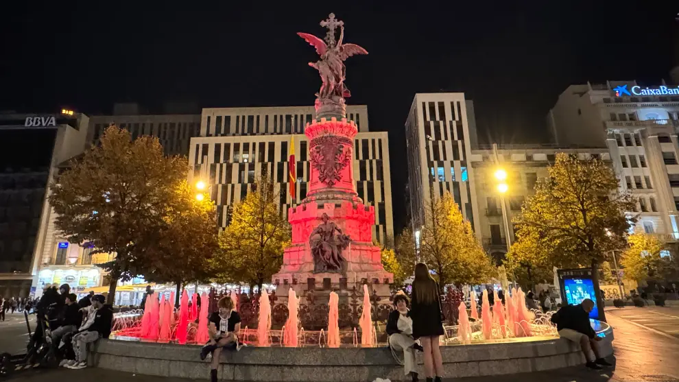 Zaragoza se ilumina con los colores de la bandera de España en honor a la Princesa Leonor