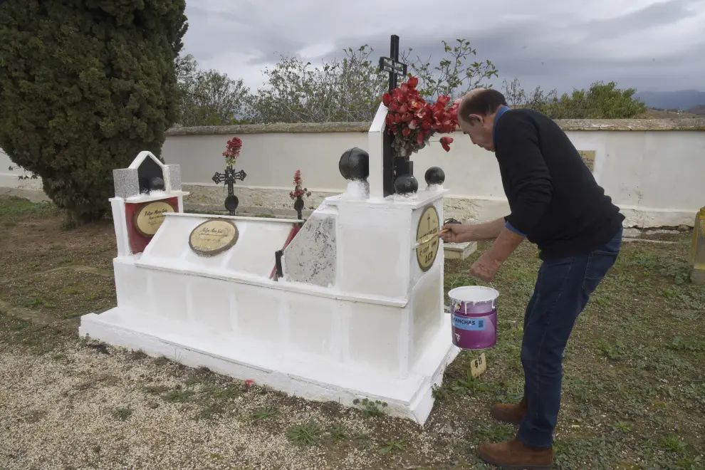 Las visitas escalonadas han evitado atascos y aglomeraciones en los accesos al cementerio principal de Huesca y al de Las Mártires.