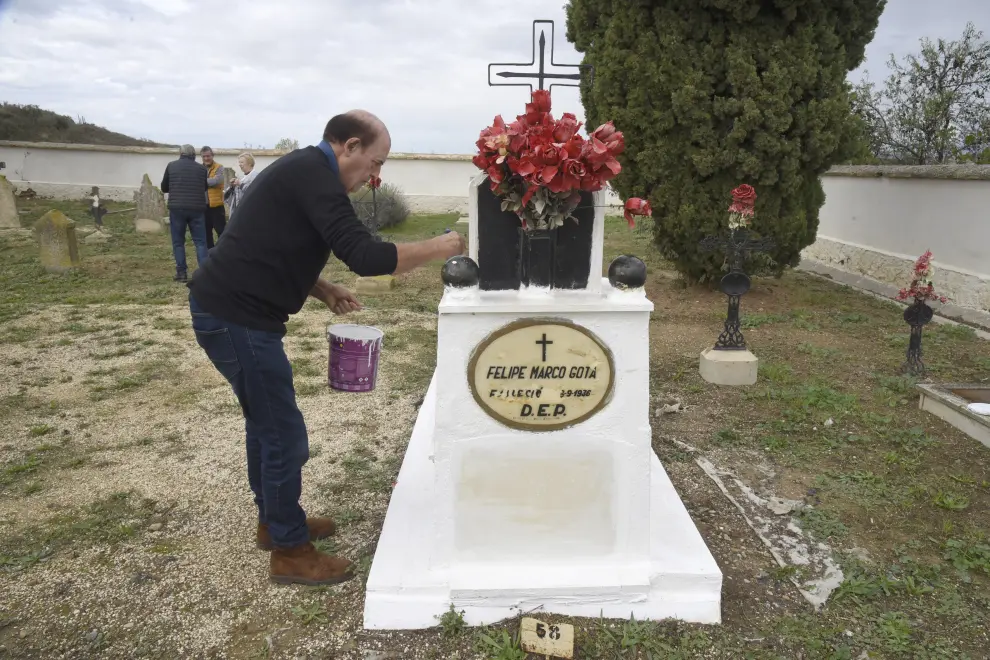 Las visitas escalonadas han evitado atascos y aglomeraciones en los accesos al cementerio principal de Huesca y al de Las Mártires.