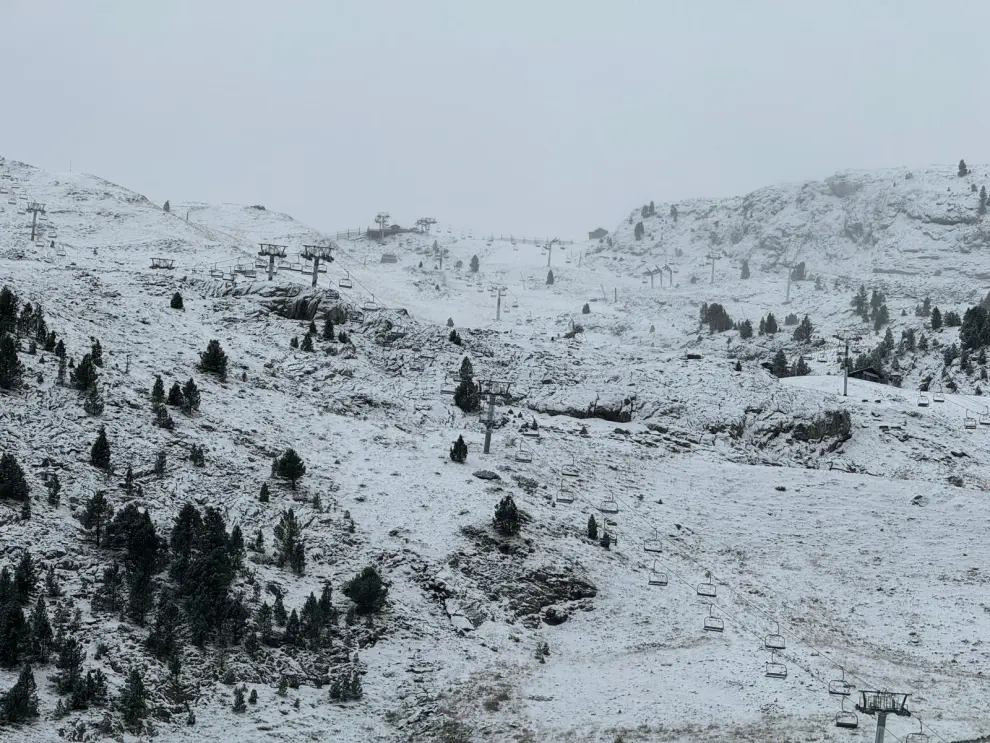 La borrasca Ciarán se despide dejando hasta 15 cm de nieve en el Pirineo aragonés.