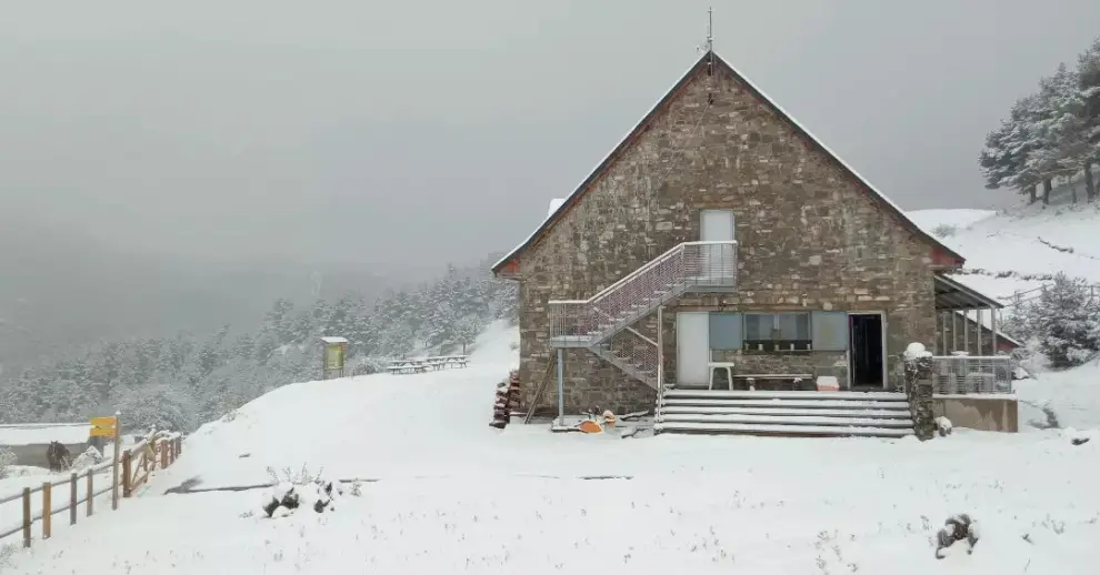 La borrasca Ciarán se despide dejando hasta 15 cm de nieve en el Pirineo aragonés.