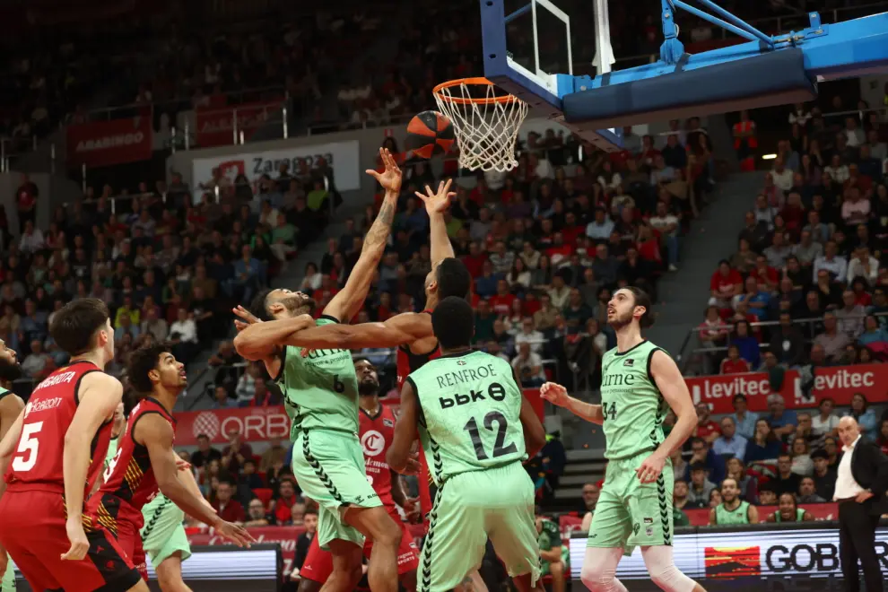 Fotos del encuentro de este sábado entre el Casademont Zaragoza y el Bilbao Basket, en Zaragoza.