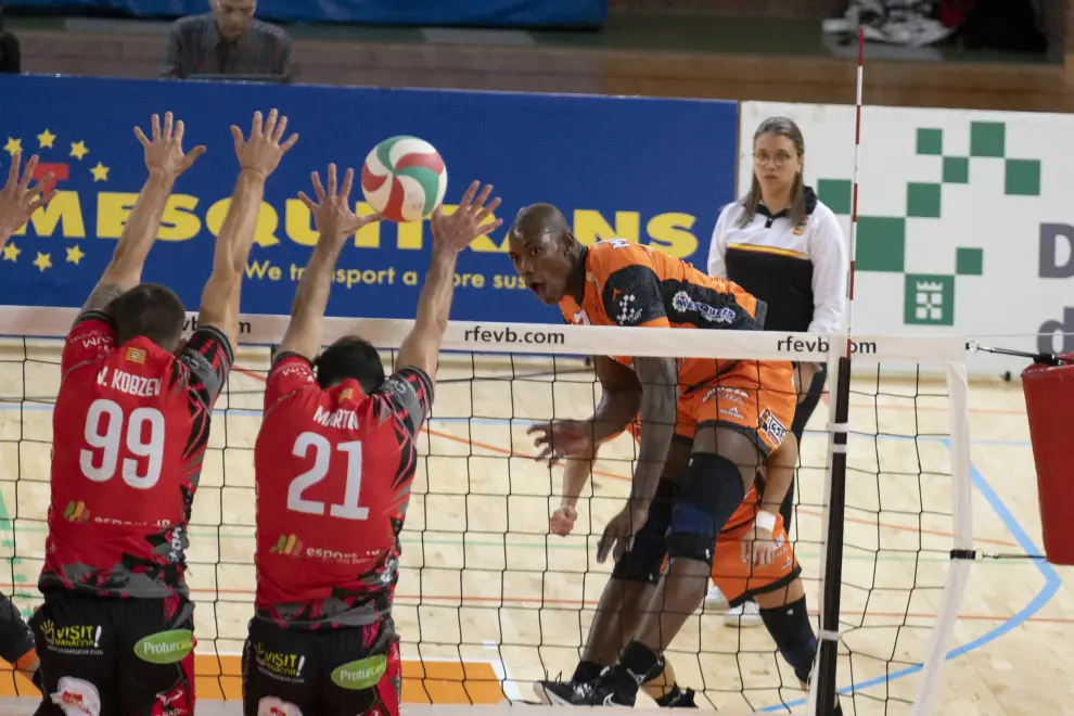 Foto del partido de Superliga de voleibol: Pamesa Teruel-Conectabalear Manacor, en el pabellón Los Planos
