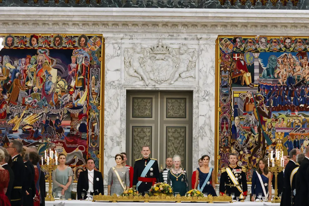 Front from left, King Felipe of Spain, Spains Queen Letizia and Denmarks Queen Margrethe, arrive for a State Banquet at Christiansborg Castle in Copenhagen, Denmark, Monday, Nov. 6, 2023. The Spanish royal couple is on a three-day state visit to Denmark. (Mads Claus Rasmussen/Ritzau Scanpix via AP)[[[AP/LAPRESSE]]]