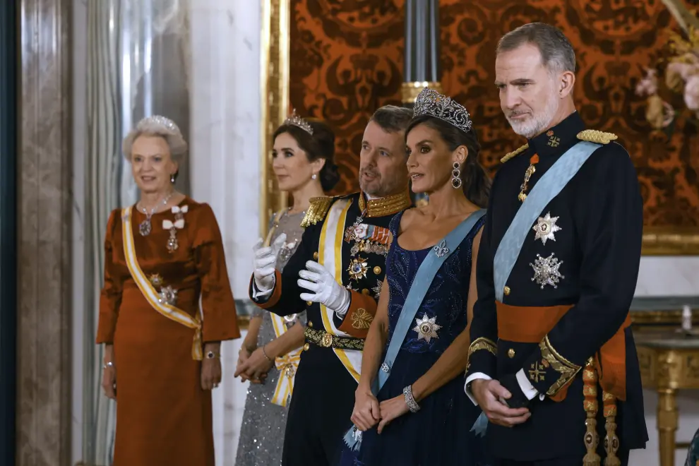 Spain's King Felipe delivers a speech as he stands next to Danish Crown Princess Mary, Denmark's Queen Margrethe, Spain's Queen Letizia and Danish Crown Prince Frederik at the State Banquet at Christiansborg Castle in Copenhagen, Denmark, November 6, 2023. Ritzau Scanpix/Mads Claus Rasmussen via REUTERS    ATTENTION EDITORS - THIS IMAGE WAS PROVIDED BY A THIRD PARTY. DENMARK OUT. NO COMMERCIAL OR EDITORIAL SALES IN DENMARK. DENMARK-ROYALS/SPAIN