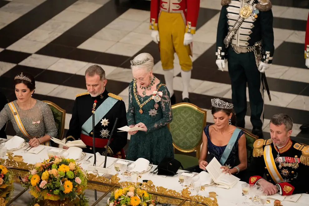 Spain's King Felipe delivers a speech as he stands next to Danish Crown Princess Mary, Denmark's Queen Margrethe, Spain's Queen Letizia and Danish Crown Prince Frederik at the State Banquet at Christiansborg Castle in Copenhagen, Denmark, November 6, 2023. Ritzau Scanpix/Mads Claus Rasmussen via REUTERS    ATTENTION EDITORS - THIS IMAGE WAS PROVIDED BY A THIRD PARTY. DENMARK OUT. NO COMMERCIAL OR EDITORIAL SALES IN DENMARK. DENMARK-ROYALS/SPAIN