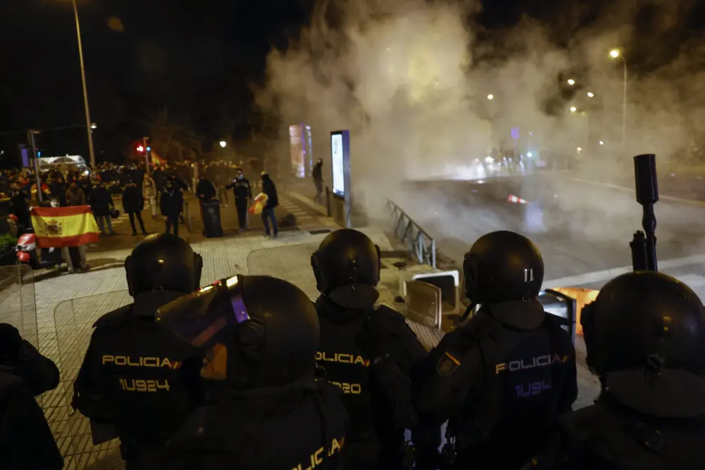 Tensión en Madrid entre policías y manifestantes tras una nueva protesta contra la ley de amnistía
