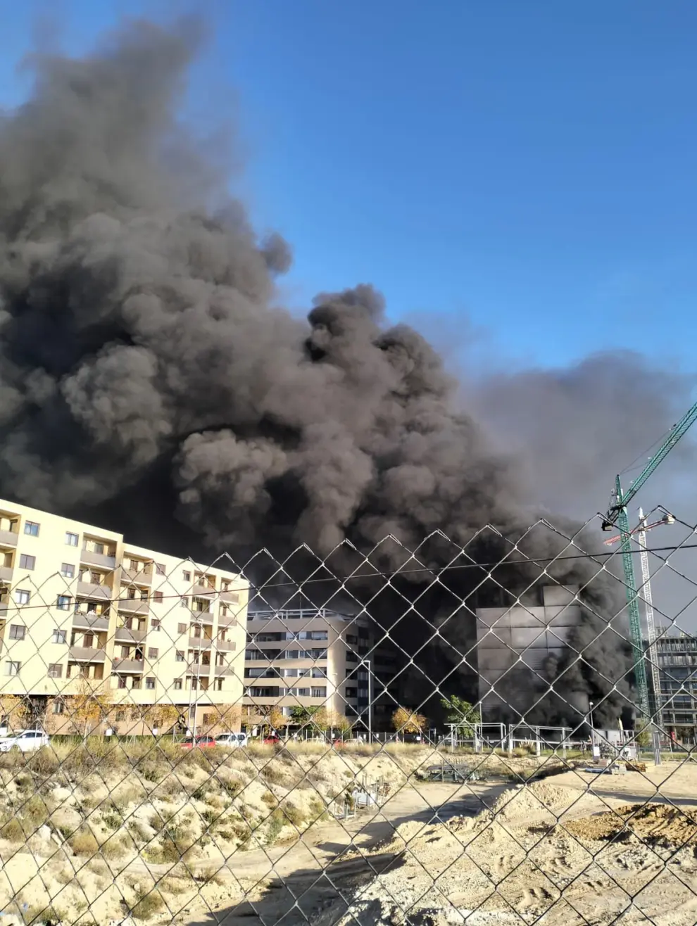 Incendio en un edificio en construcción en Arcosur.