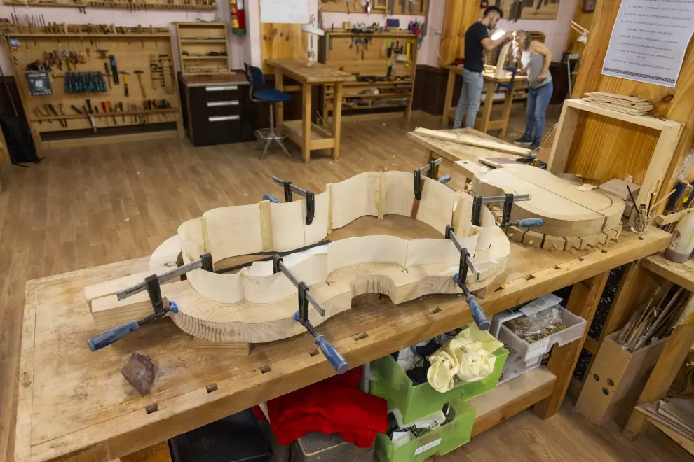 Construcción de instrumentos antiguos en la Escuela de Violería de Zaragoza