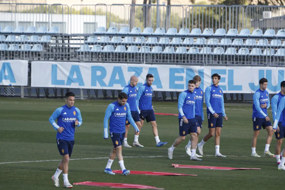 Entrenamiento del Real Zaragoza este viernes, previo al partido contra el Elche.
