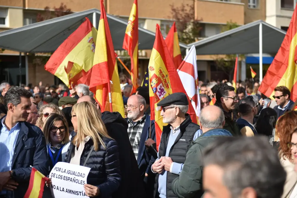 Participantes en la concentración del PP en la plaza San Antonio de Huesca