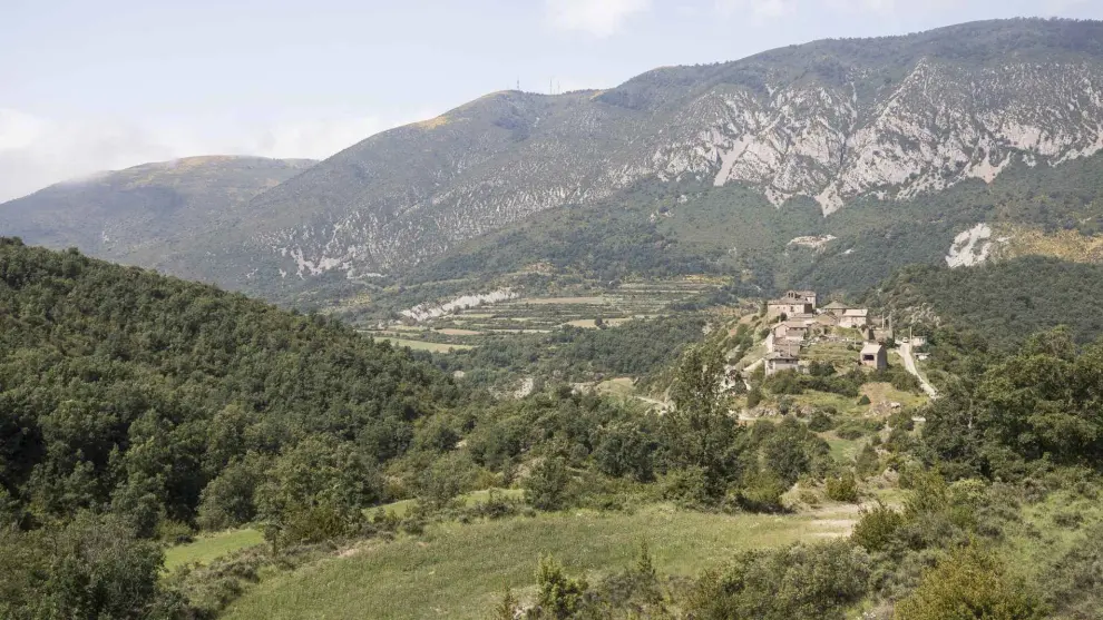 Vista general de Belsué, un precioso y pequeño pueblo de Huesca ideal para visitar en otoño