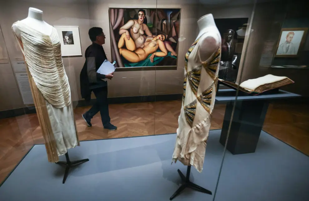 'Perspective ou Les Deux Amies', de Tamara De Lempicka, y vestidos de la diseñadora francesa Madeleine Vionnet