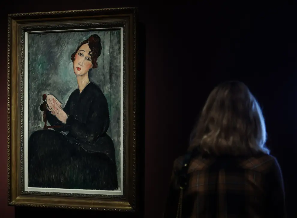 'Mujer sentada con vestido negro' de Amedeo Modigliani