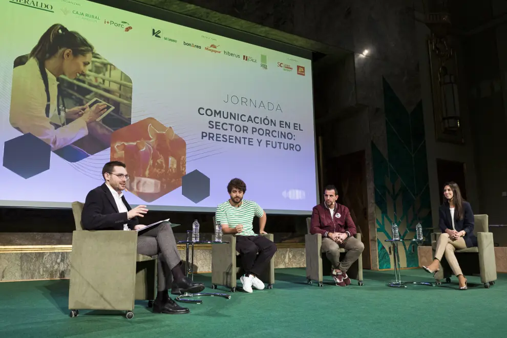 Jornada 'Comunicación en el sector porcino: presente y futuro', en la sede de Caja Rural de Aragón en Zaragoza