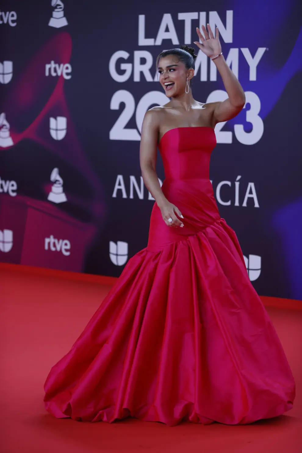 La modelo dominicana Clarissa Molina posa durante el photocall previo a la gala de entrega de los Latin Grammy 2023