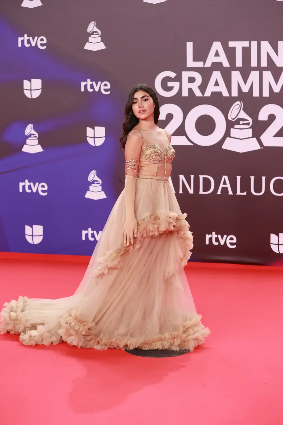 La cantante Mariangela posa durante el photocall previo a la gala de entrega de los Latin Grammy 2023