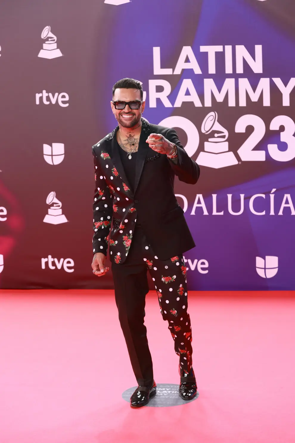 El cantante Luis Fernando Borjas posa durante el photocall previo a la gala de entrega de los Latin Grammy 2023