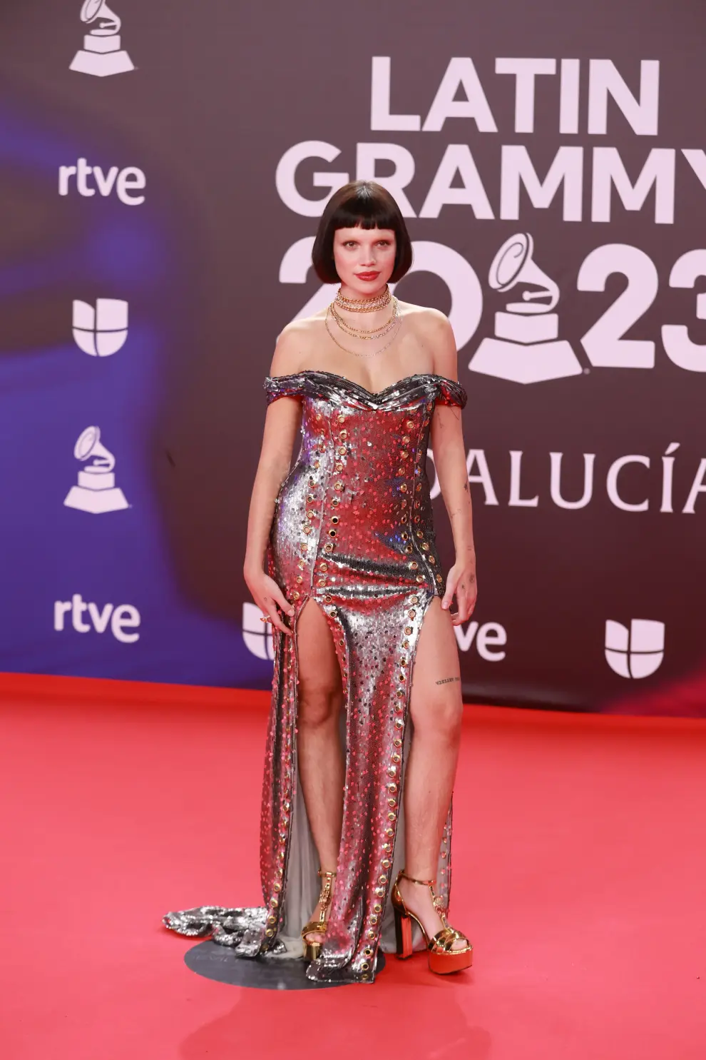 La actriz Martina Cariddi posa durante el photocall previo a la gala de entrega de los Latin Grammy 2023