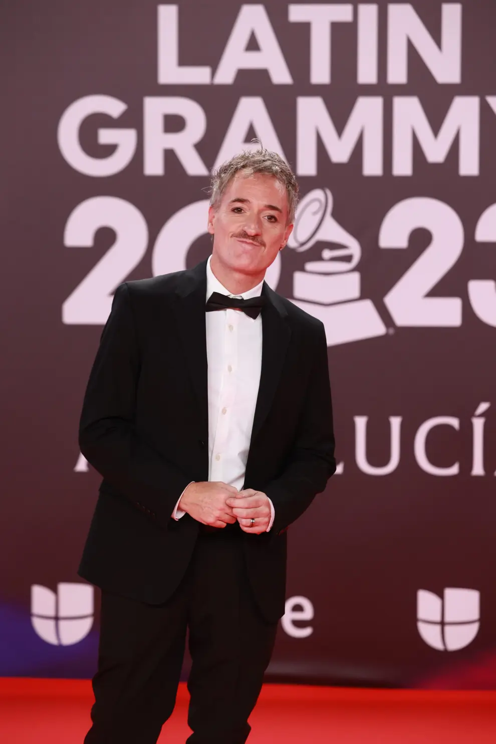 El productor musical Roger Rodes posa durante el photocall previo a la gala de entrega de los Latin Grammy 2023
