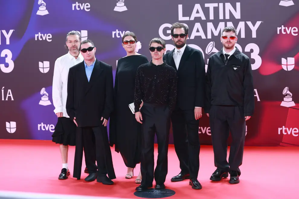 Sen Sera, aspira a un premio Grammy, en la alfombra roja de los Latin Grammy