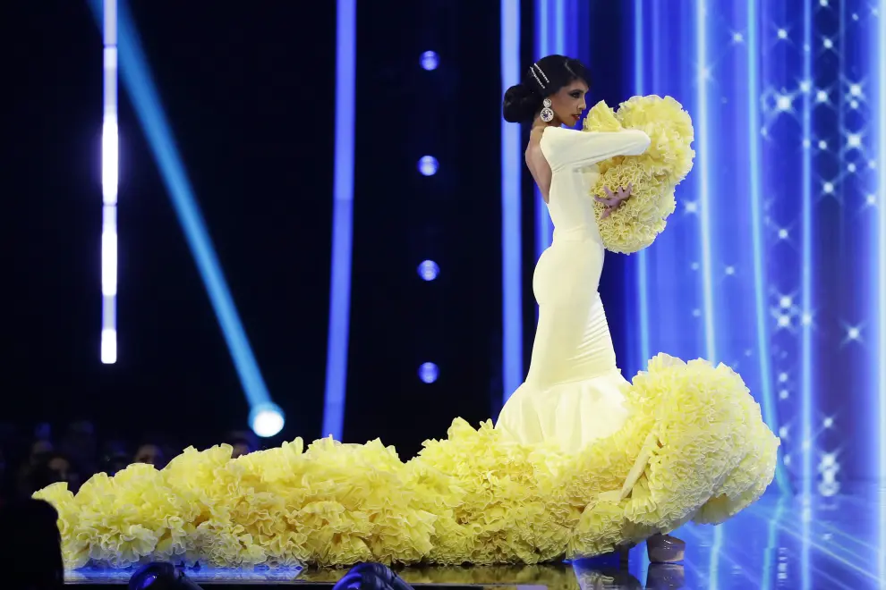 Miss Universo  España, Athenea Pérez, desfilando durante la gala de traje típico de Miss Universo 2023