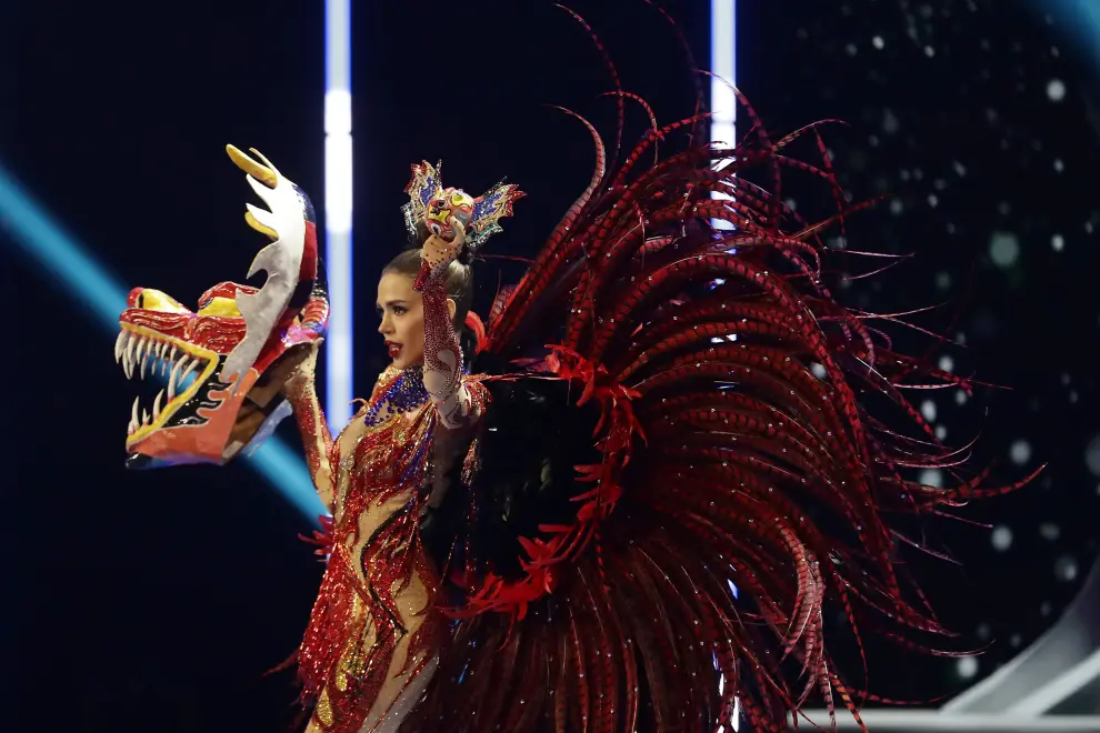 Miss Universo Venezuela, Diana Silva, desfilando durante la gala de traje típico de Miss Universo 2023