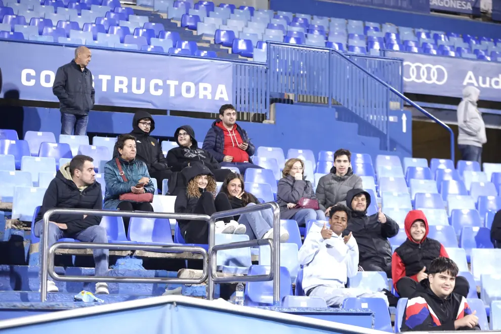 Presentación de Julio Velázquez, nuevo entrenador del Real Zaragoza: aficionados en La Romareda