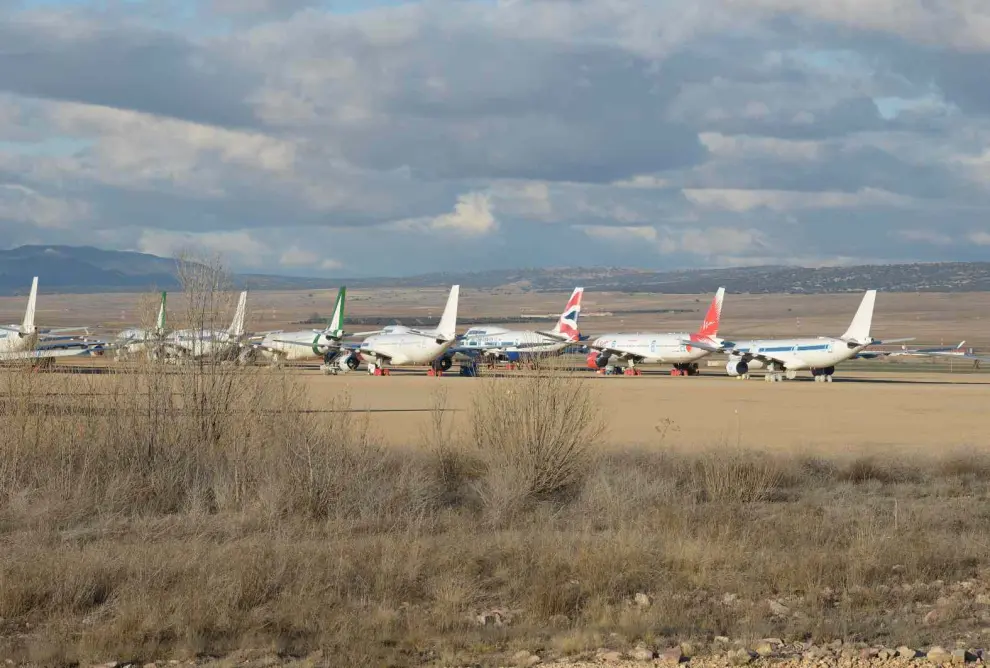 Aviones en la campa del aeropuerto de Caudé.