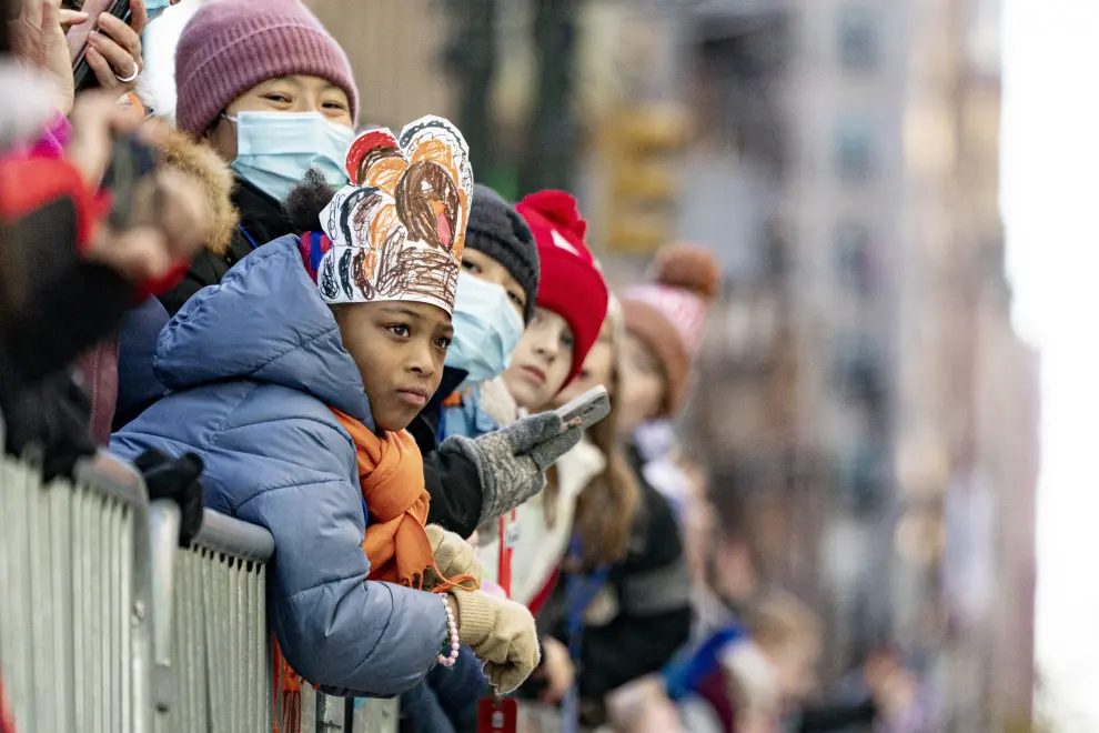 Un grupo de manifestantes se coló este jueves en el famoso desfile de Acción de Gracias en Nueva York y lo interrumpió durante unos minutos con una pancarta que instaba a "salvar Palestina y el planeta", aunque el evento no perdió su ambiente festivo y familiar y finalizó sin incidentes.