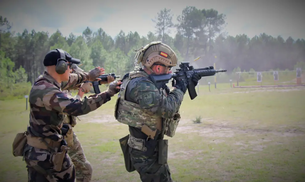 Militares de la Brigada Aragón, de maniobras para la misión en Letonia.