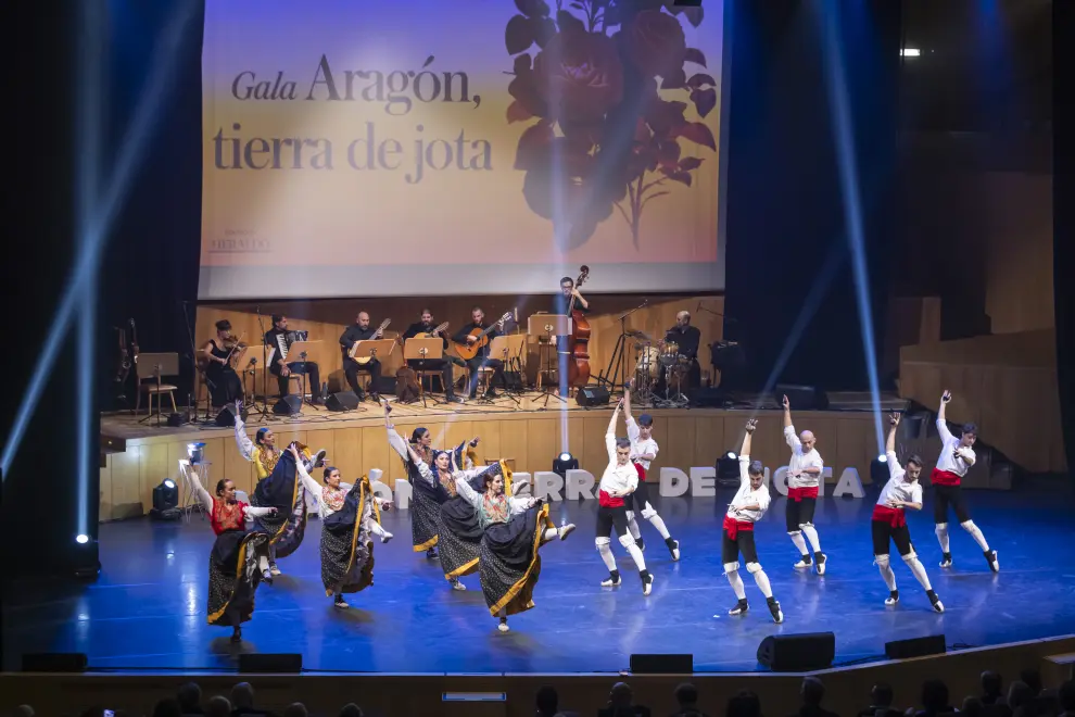 El escenario de la sala Mozart recibe a una selección de lo mejor del canto y el baile aragonés