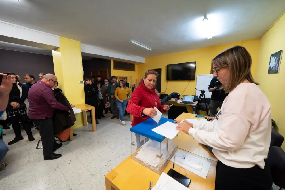 Los votantes han acudido a las urnas en Monroyo, donde el PP ha conseguido la victoria.