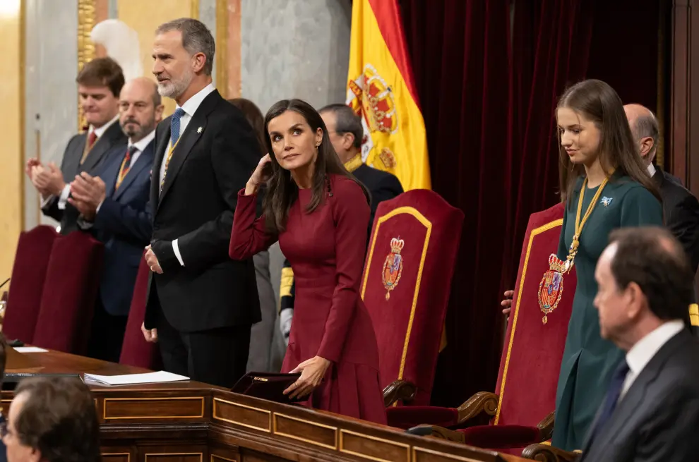 El presidente del Senado, Pedro Rollán (2i); el Rey Felipe VI (3i); la Reina Letizia (2d), y la princesa Leonor (1d) a su llegada a la Solemne Sesión de Apertura de las Cortes Generales de la XV Legislatura, en el Congreso de los Diputados, a 29 de noviembre de 2023, en Madrid (España). El Rey abre hoy la decimoquinta legislatura en una sesión plenaria solemne que reúne en el Congreso a diputados y senadores con la ausencia anunciada de Esquerra Republicana (ERC), Bildu y el Bloque Nacionalista Gallego. Felipe VI pronuncia en esta sesión el primer discurso político tras la presentación de la ley de amnistía rechazada por PP y Vox y tras los pactos que el PSOE firmó con ERC y Junts. La Apertura Solemne de la legislatura se celebra cuatro meses después de las elecciones generales del 23 de julio, en las que salieron elegidos los actuales diputados y senadores...29 NOVIEMBRE 2023;MADRID;SOLEMNE;SESIÓN DE APERTURA;CORTES GENERALES;XV LEGISLATURA;CONGRESO DE LOS DIPUTADOS..Eduardo Parra / Europa Press..29/11/2023 [[[EP]]]