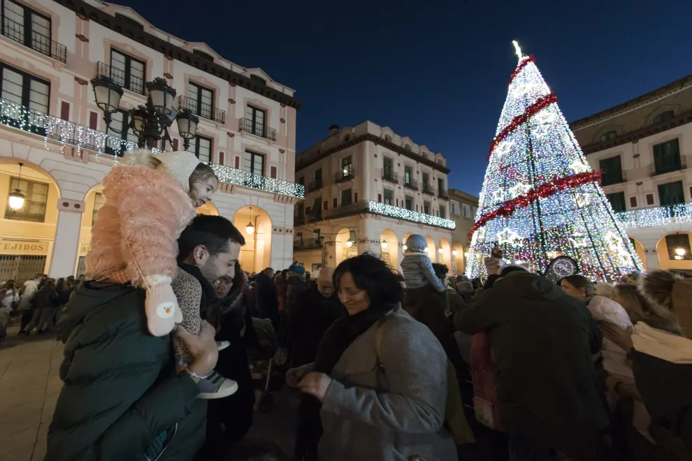 Acto de encendido de las luces de navidad en Huesca 1 12 23 Foto Javier Navarro_3 [[[FOTOGRAFOS]]]