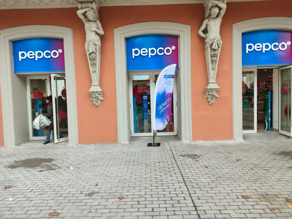 Inauguración de la cuarta tienda de Pepco en Zaragoza, en el centro comercial Utrillas.