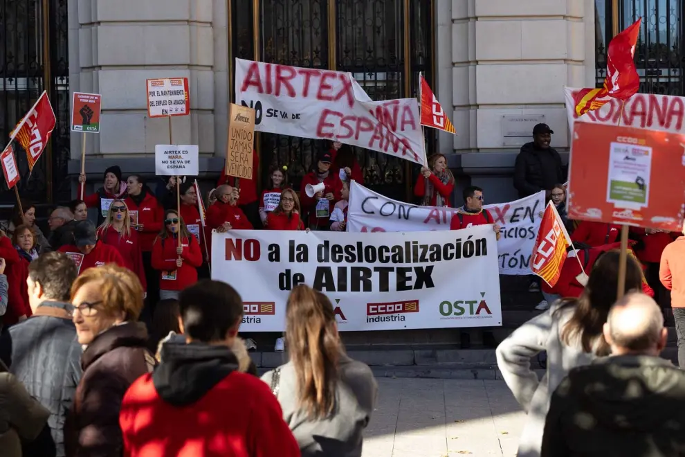 Protesta contra la deslocalización de producción de la empresa zaragozana Airtex a Rumanía.