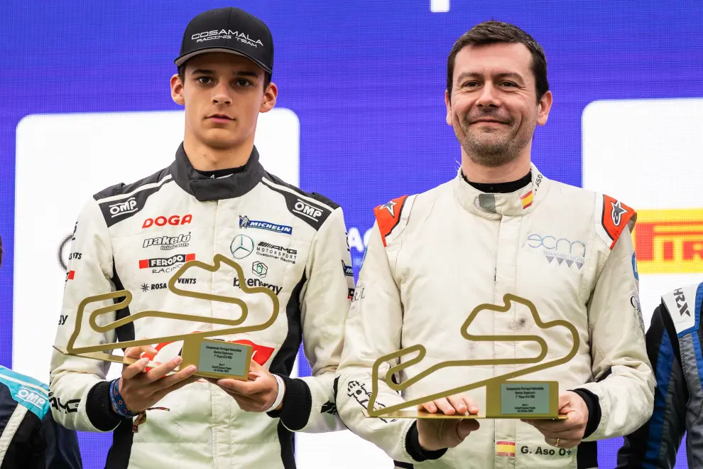 Jan Durán y Guillermo Aso en el podio del Supercars Endurance celebrado en el Autódromo do Estoril