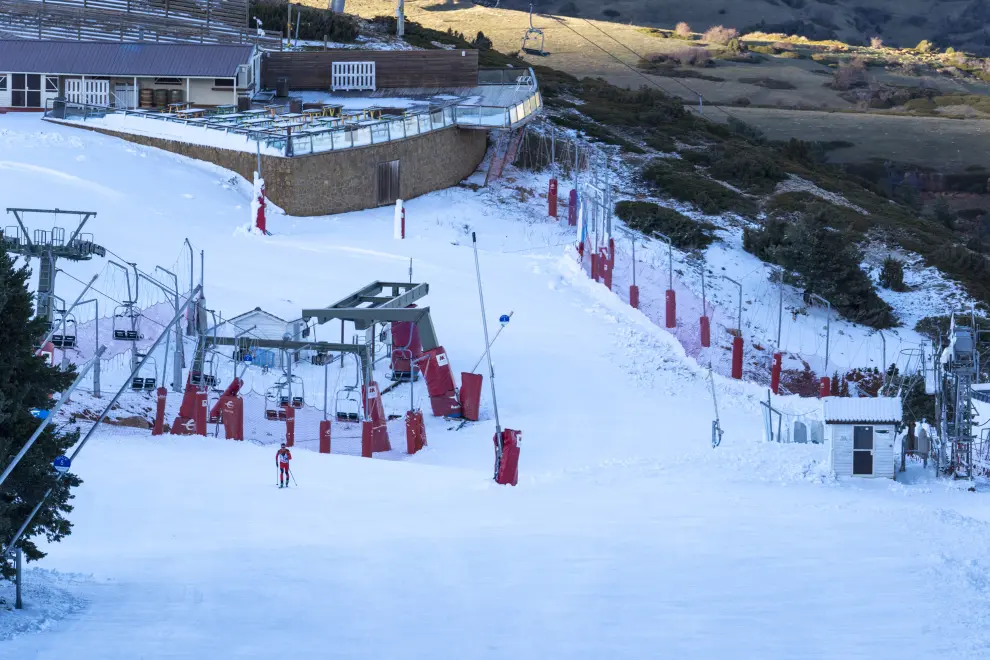 Estacion de esqui de Valdelinares que comenzara la temporada el proximo puente_3. Foto Antonio Garcia Bykofoto 04 12 23 [[[FOTOGRAFOS]]]