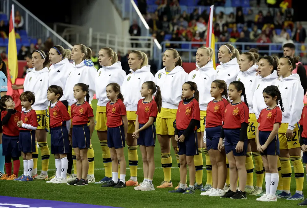 Soccer Football - UEFA Womens Nations League - Group D - Spain v Sweden - La Rosaleda, Malaga, Spain - December 5, 2023 Spain players line up during the national anthems before the match REUTERS/Jon Nazca [[[REUTERS VOCENTO]]] SOCCER-UEFANATIONS-FRA-AUT/REPORT