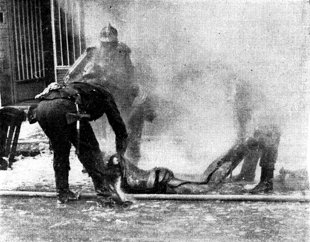 Imágenes del incendio de Tapicerías Bonafonte ocurrido el 11 de diciembre de 1973 en la calle Rodrigo Rebolledo.