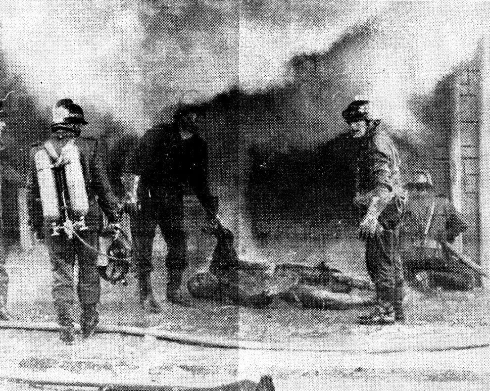 Imágenes del incendio de Tapicerías Bonafonte ocurrido el 11 de diciembre de 1973 en la calle Rodrigo Rebolledo.