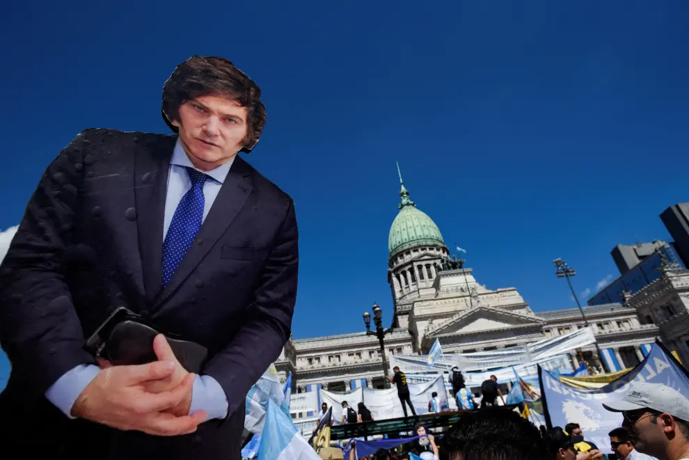A cardboard cutout depicting Argentinas President-elect Javier Milei, on the day of his swearing-in ceremony, stands outside the National Congress, in Buenos Aires, Argentina December 10, 2023. REUTERS/Martin Cossarini     TPX IMAGES OF THE DAY [[[REUTERS VOCENTO]]]
