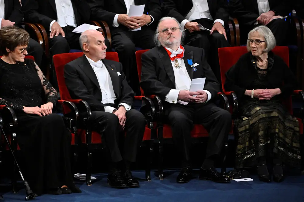 Stockholm (Sweden), 10/12/2023.- The 2023 Nobel laureates (L-R) in Physics Pierre Agostini, Ferenc Krausz and Anne L'Huillier and Nobel laureate in Chemistry Moungi G. Bawendi attend the Nobel Prize 2023 award ceremony at the Concert Hall in Stockholm, Sweden, 10 December 2023. (Suecia, Estocolmo) EFE/EPA/CLAUDIO BRESCIANI SWEDEN OUT
 SWEDEN NOBEL 2023 PRIZE CEREMONY
