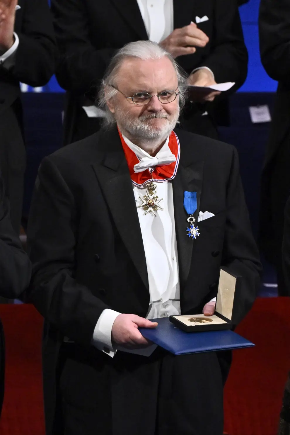 Stockholm (Sweden), 10/12/2023.- Jon Fosse is awarded the Nobel Prize in Literature 2023 by King Carl Gustaf (R) of Sweden during the Nobel Prize 2023 award ceremony at the Concert Hall in Stockholm, Sweden, 10 December 2023. (Suecia, Estocolmo) EFE/EPA/CLAUDIO BRESCIANI SWEDEN OUT
 SWEDEN NOBEL 2023 PRIZE CEREMONY