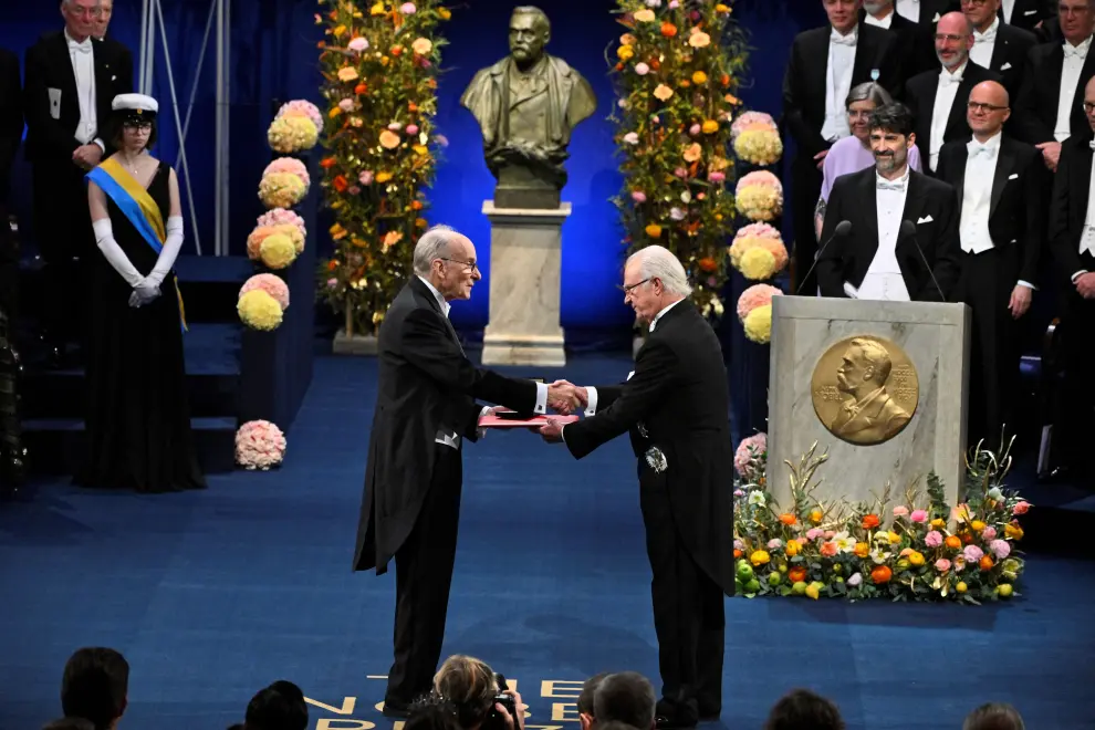 Anne LHuillier is awarded the Nobel Prize in Physics 2023 by King Carl Gustaf of Sweden during the Nobel Prize award ceremony at the Concert Hall in Stockholm, Sweden on December 10, 2023. Claudio Bresciani/TT News Agency/via REUTERS      ATTENTION EDITORS - THIS IMAGE WAS PROVIDED BY A THIRD PARTY. SWEDEN OUT. NO COMMERCIAL OR EDITORIAL SALES IN SWEDEN. [[[REUTERS VOCENTO]]] NOBEL-PRIZE/