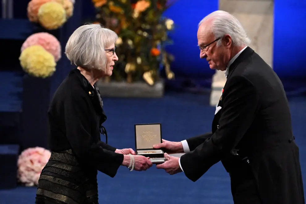 Claudia Goldin is awarded the Nobel Prize in Economic Sciences 2023 by King Carl Gustaf of Sweden during the Nobel Prize award ceremony in Stockholm, Sweden on December 10, 2023. Christine Olsson/TT News Agency/via REUTERS      ATTENTION EDITORS - THIS IMAGE WAS PROVIDED BY A THIRD PARTY. SWEDEN OUT. NO COMMERCIAL OR EDITORIAL SALES IN SWEDEN. [[[REUTERS VOCENTO]]] NOBEL-PRIZE/