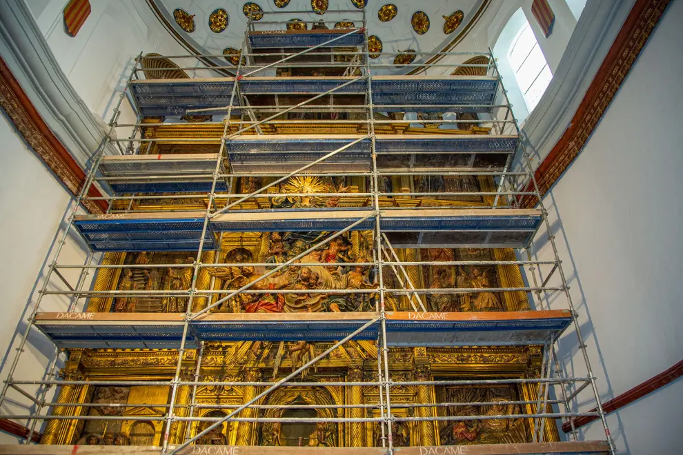 Concluye la limpieza del retablo principal de la colegiata de Santa María la Mayor de Calatayud