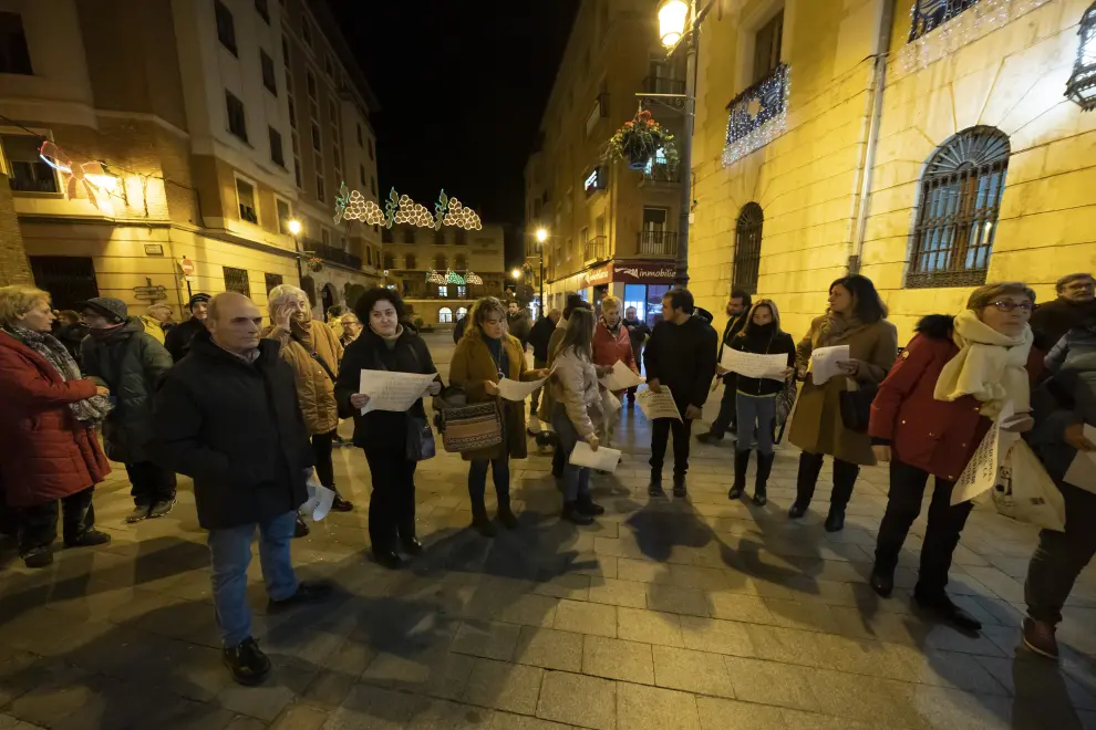 Concentracion de vecinos afectados por el derumbe de la calle San francisco de Teruel